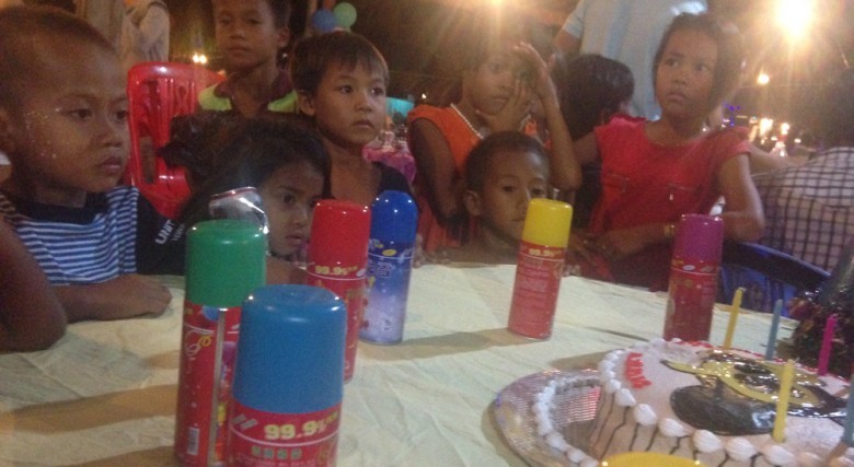 Kambodjansk födelsedagsfest