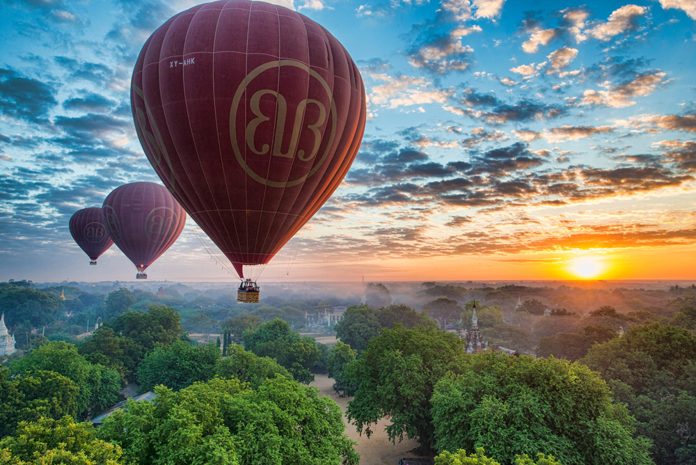 Bagan mainit na air balloon
