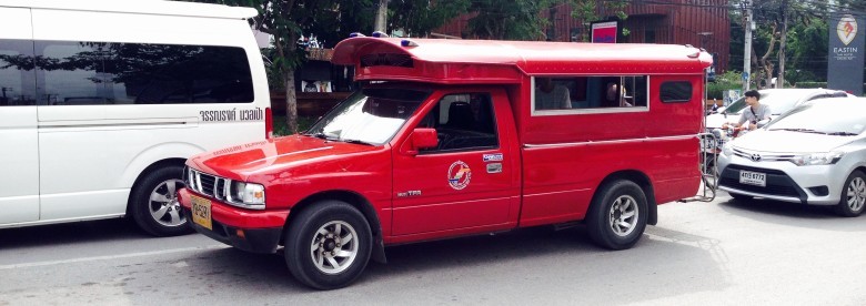 Κόκκινο φορτηγό Chiang Mai songthaews