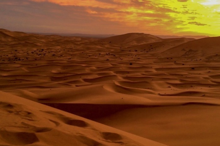 Заход пустыні на захад у Марока