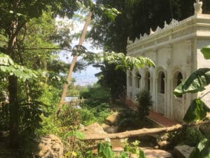 Wat Pha Lat Monktrail