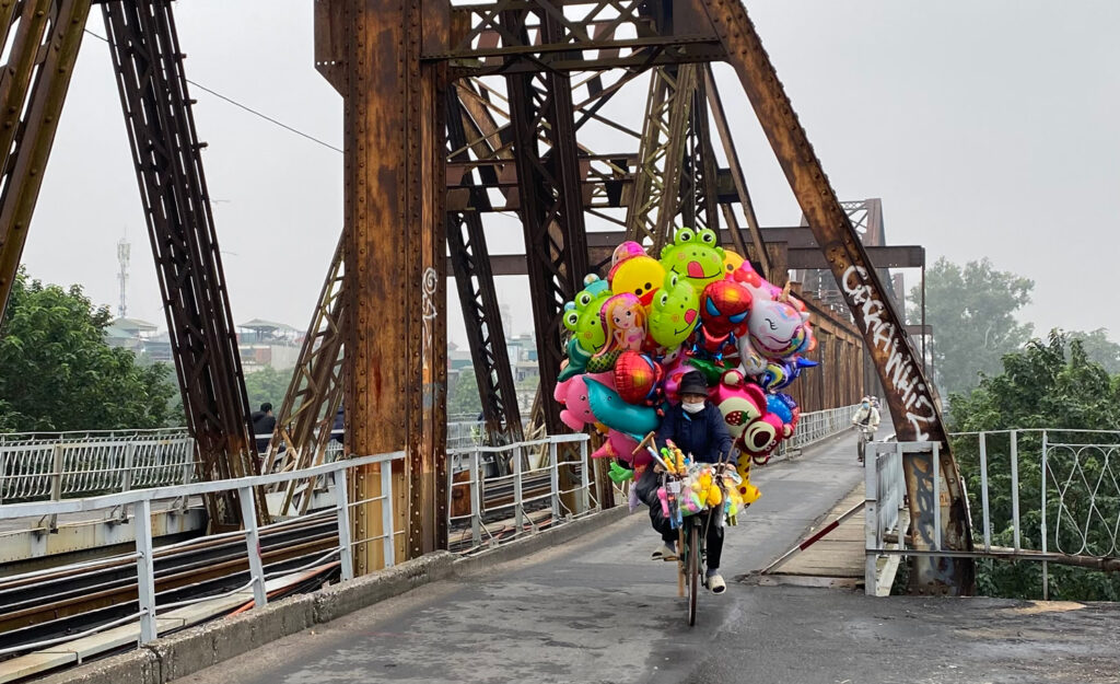 Radtour mit Luftballons in Hanoi