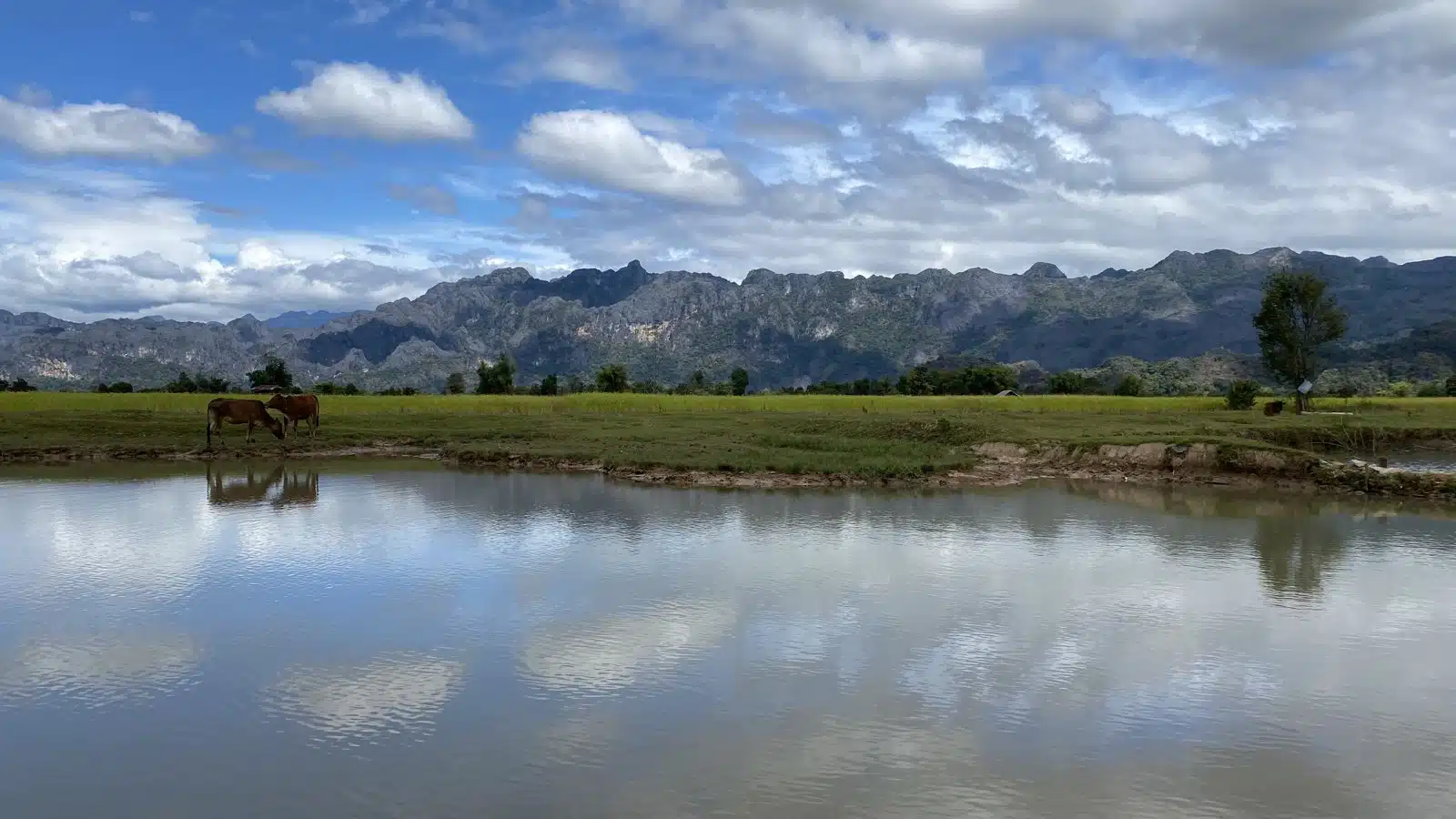 River and karst mountains near Ban Thabak on road 8
